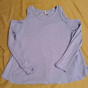 Partial open-shoulder lightweight sweater